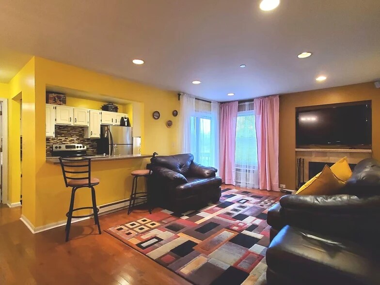 Building Photo - 1353 Cunat Ct