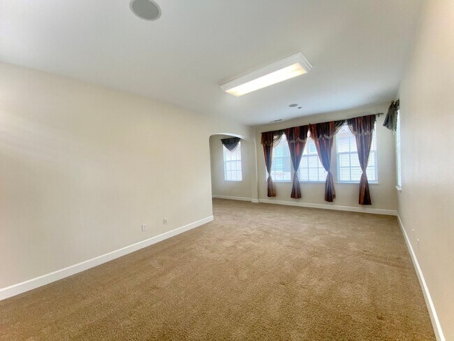 Building Photo - Dazzling 5-bedroom home in Fremont – Ardenwood Neighborhood!