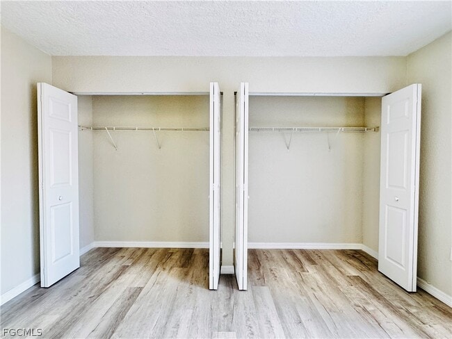 Building Photo - 5205 Cedarbend Dr