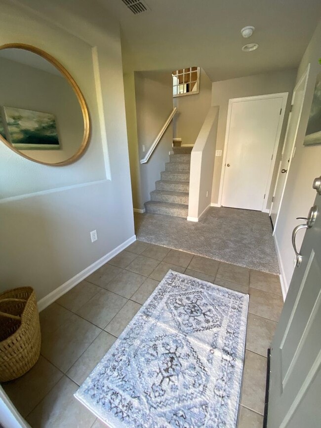 Building Photo - Contemporary 3 Bedroom Capital Village Townhome