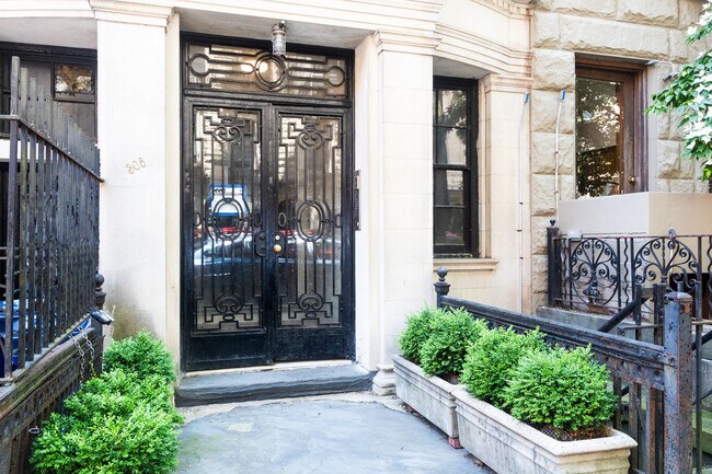 Building Photo - 308 W 107th St
