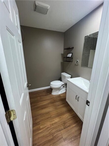 Building Photo - 728 Beverage Hill Ave