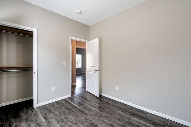 Building Photo - 1333 Azena St