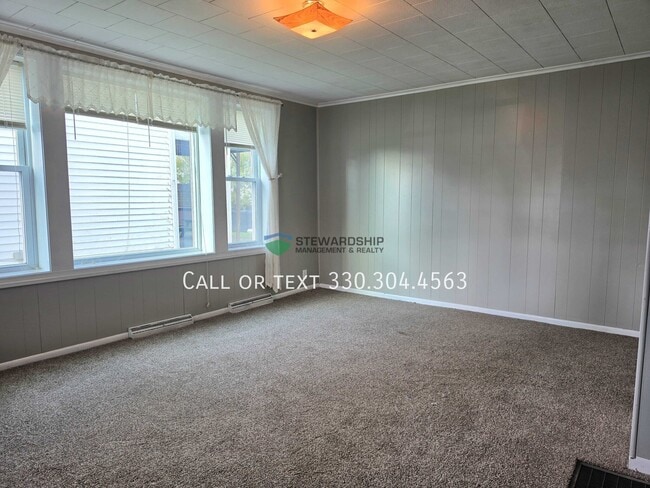 Building Photo - 5573 N Market St