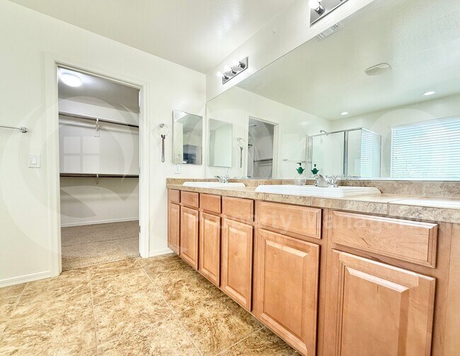 Building Photo - 4559 S Antonio