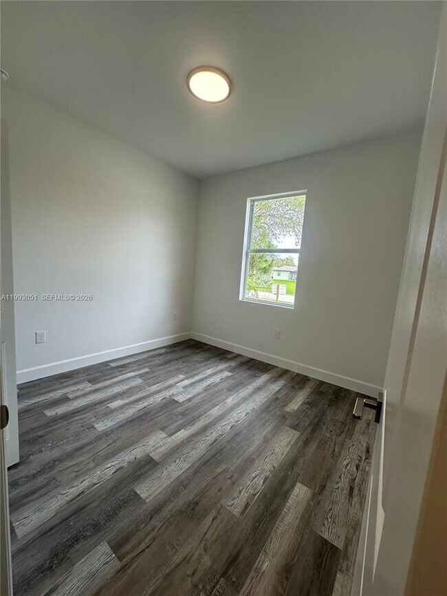 Building Photo - 10087 Amicola St