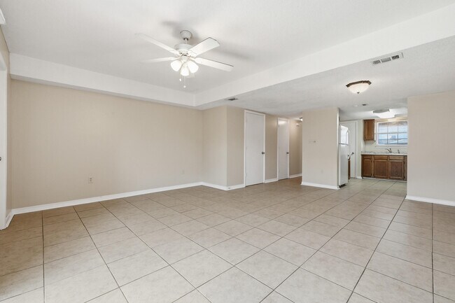 Building Photo - 1807 Whispering Oaks Ln