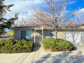 Building Photo - Reno Duplex - 1 Pet Friendly, Garage, Dishwasher, Washer/Dryer Hookups, Central A/C