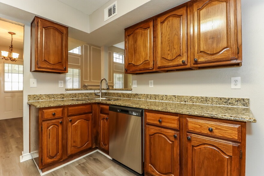 Building Photo - 2321 Clareton Dr