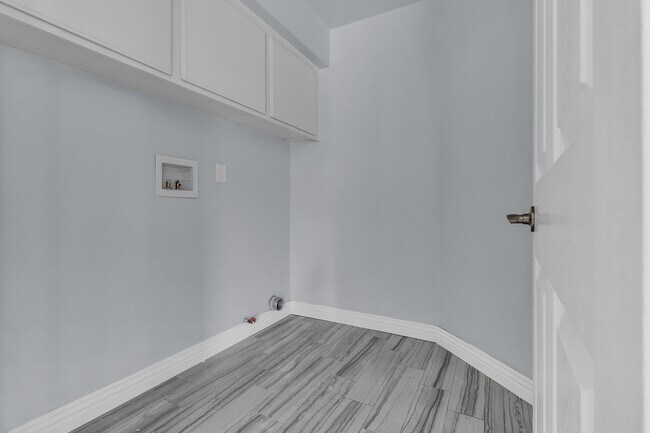 Building Photo - 952 E Cottonwood St