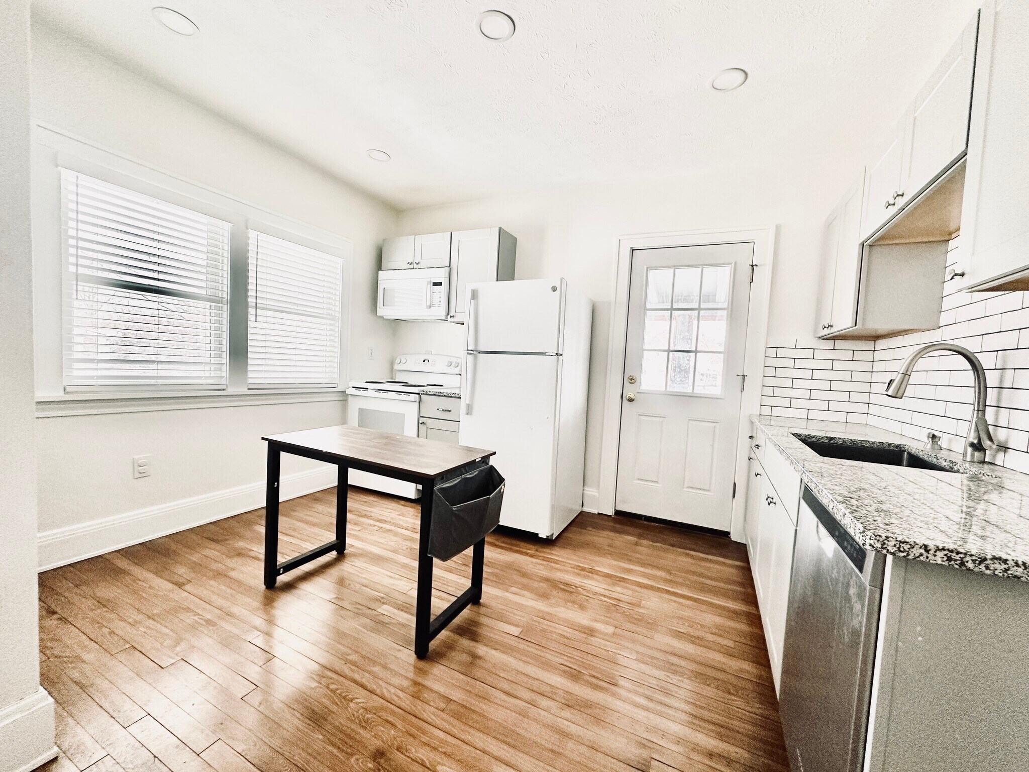 Building Photo - 1303 W 102nd St