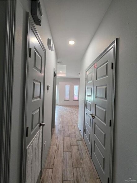 Building Photo - 5804 Nightingale Ave