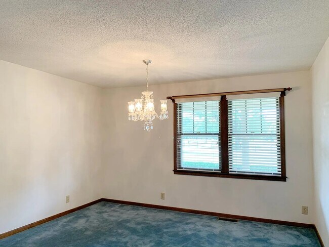 Building Photo - 600 Garrison Rd