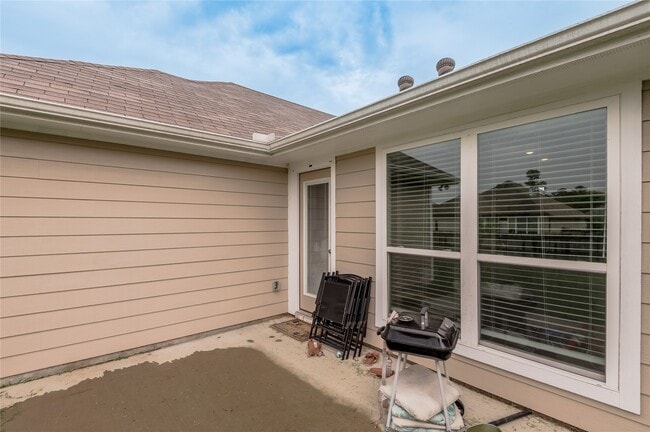 Building Photo - 106 Rudder Wy