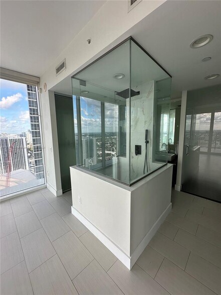 Building Photo - 1040 Biscayne Blvd