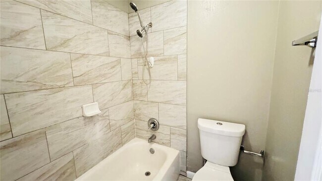 Building Photo - 4016 Woodfern Dr