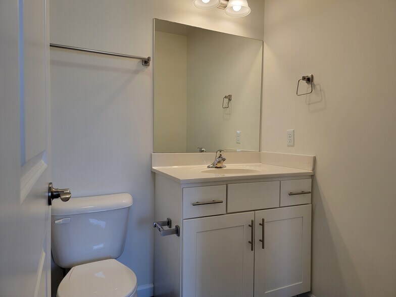 Building Photo - 62 Rollins Ln