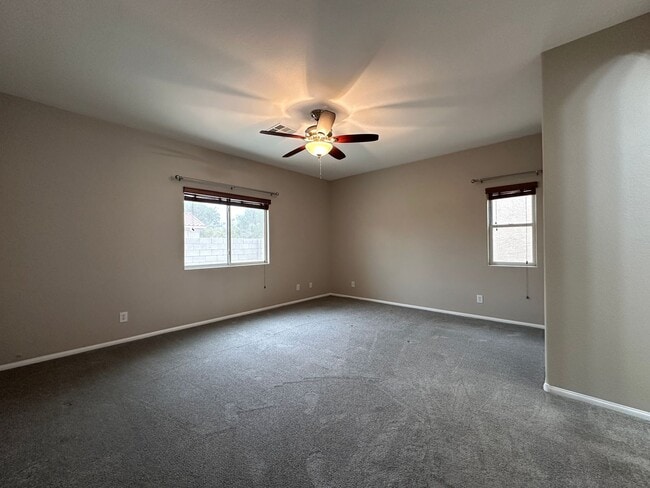 Building Photo - Spacious single story home w/3 beds, 2 bath, den, 2 car garage, near everything.