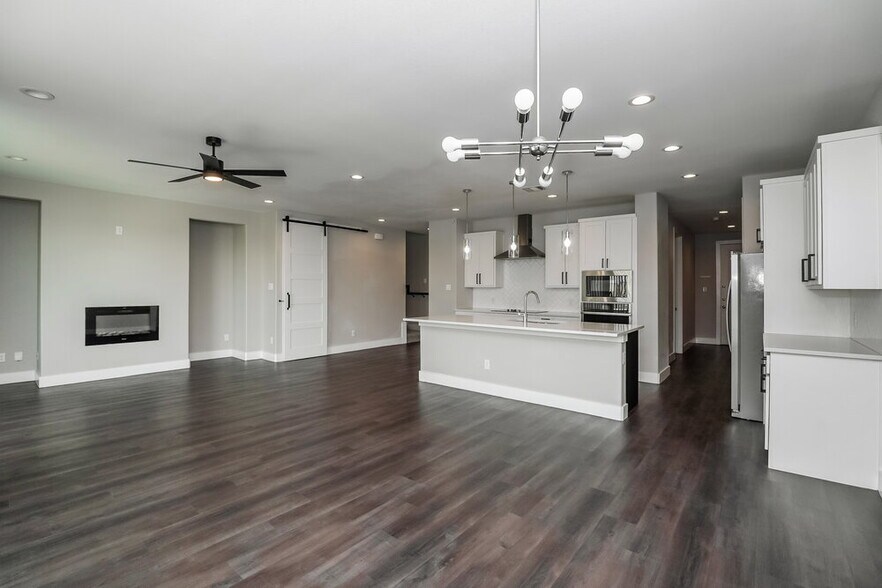 Building Photo - 7153 9th Hole Dr