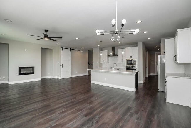 Building Photo - 7153 9th Hole Dr