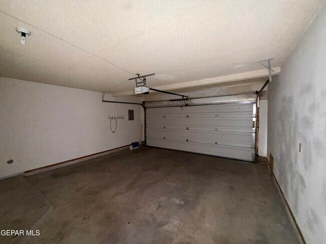 Building Photo - 1301 Tierra Roja St