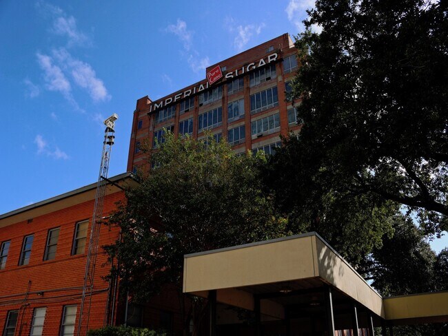 Building Photo - 103 6th St