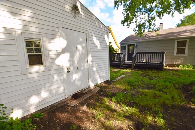 Building Photo - Remodeled 3 bedroom 1 bath home in South Bend IN