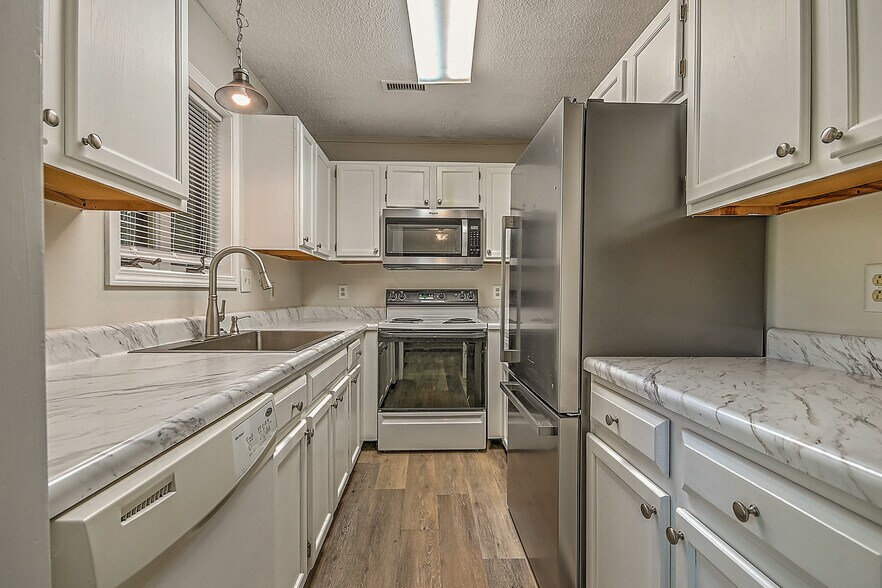 Building Photo - 208 Dean St