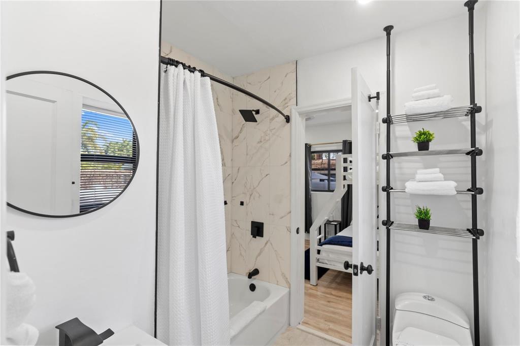 Building Photo - 719 NE 36th St