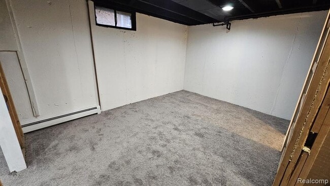 Building Photo - Beautifully Updated 3-Bedroom Home with Finished Basement & Spacious Backyard in Prime Royal Oak ...