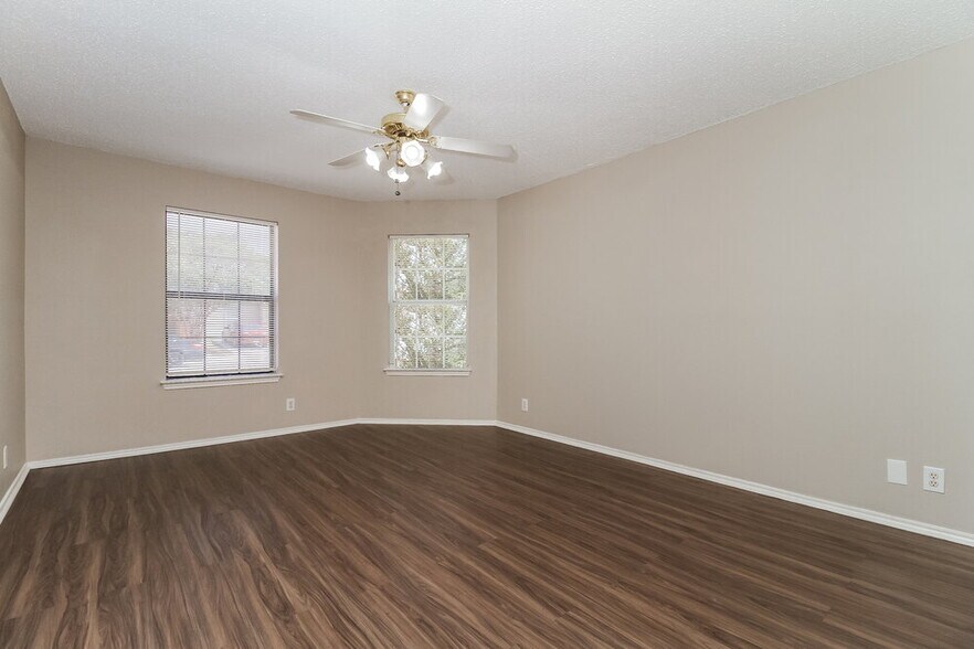 Building Photo - 6122 Ashley Spring
