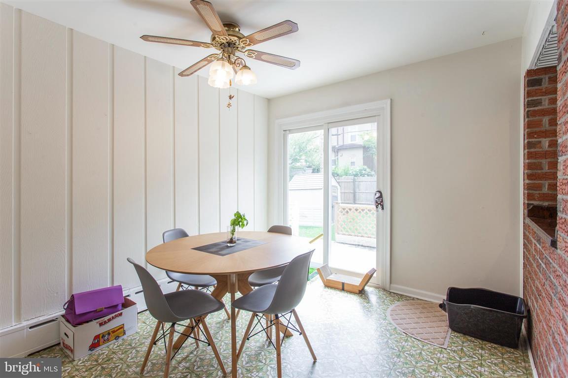 Dining area - 122 Union Ave