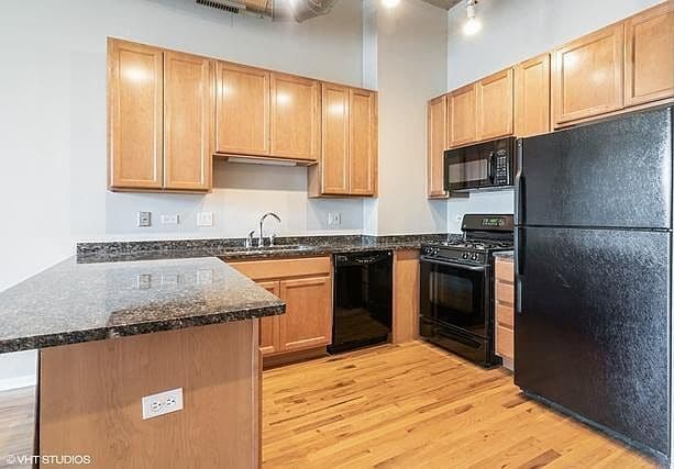 Building Photo - 6 S Laflin St