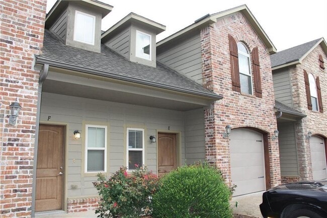 Primary Photo - 3998 Rochester Cir