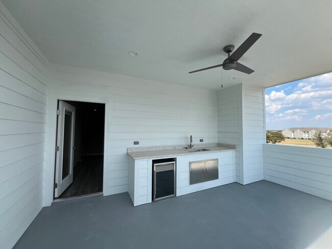 Building Photo - 308 Grove St