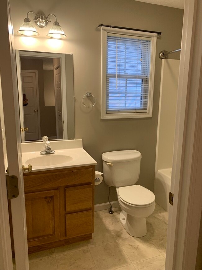 Building Photo - 1116 Doral Dr