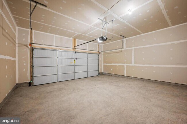 Building Photo - 116 Woodford Dr