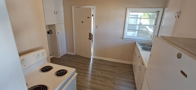 Building Photo - 1819 S 24th St