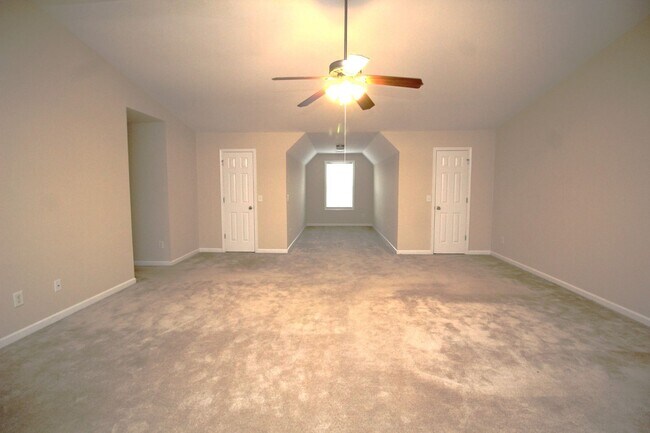 Building Photo - Walking distance to Downtown Sugar Hill!