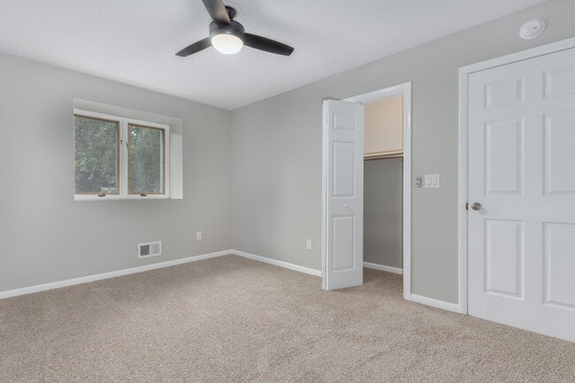 Building Photo - 400 Derby Ln