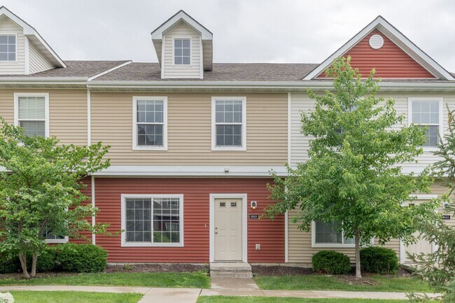 Building Photo - Fantastic Johnston Townhome Rental!