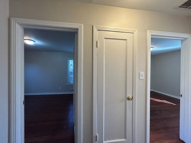 Building Photo - Charming Single Story 2-Bedroom Home in Ma...