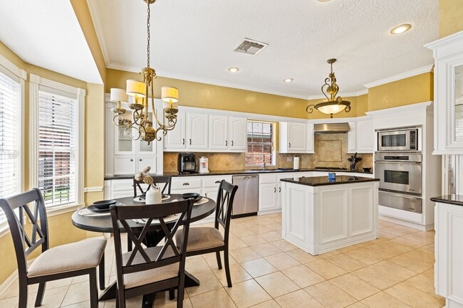 Building Photo - 7435 River Garden Dr