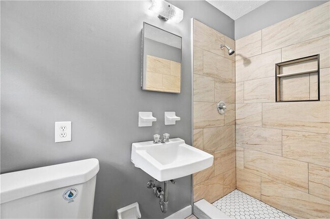 Building Photo - 4531 S Roberts Dr