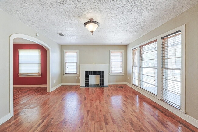 Building Photo - 2305 21st St