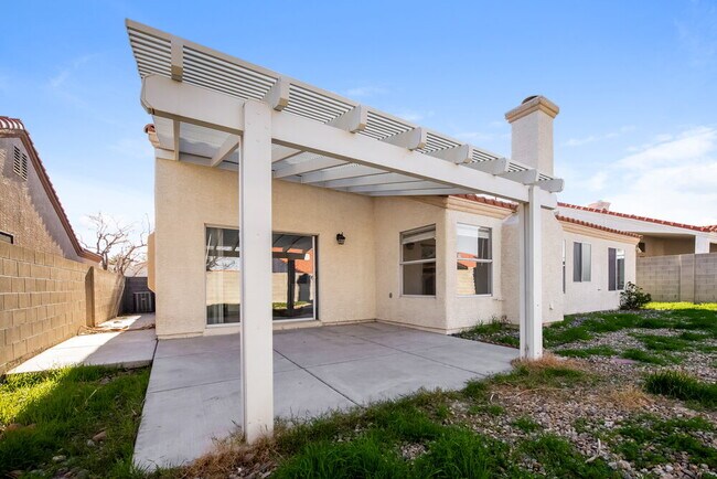 Building Photo - 704 Colonnade Row Dr