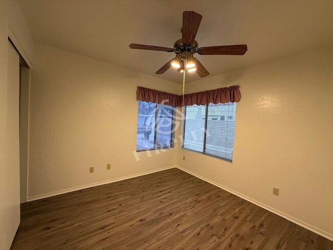 Building Photo - 1111 W Summit Pl