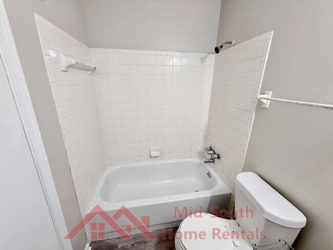 Building Photo - 3899 Kerwin Dr