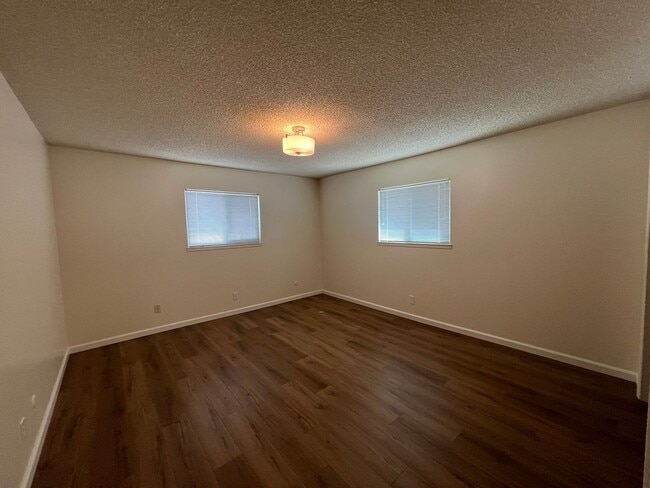 Building Photo - 1250 Bolton Dr