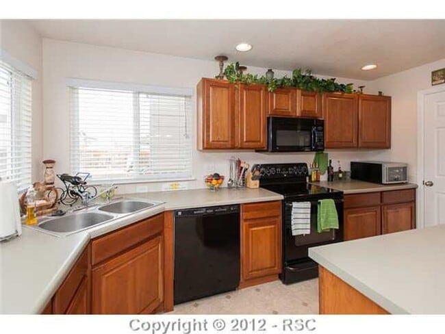 Building Photo - Great two story home in a nice quiet neighborhood